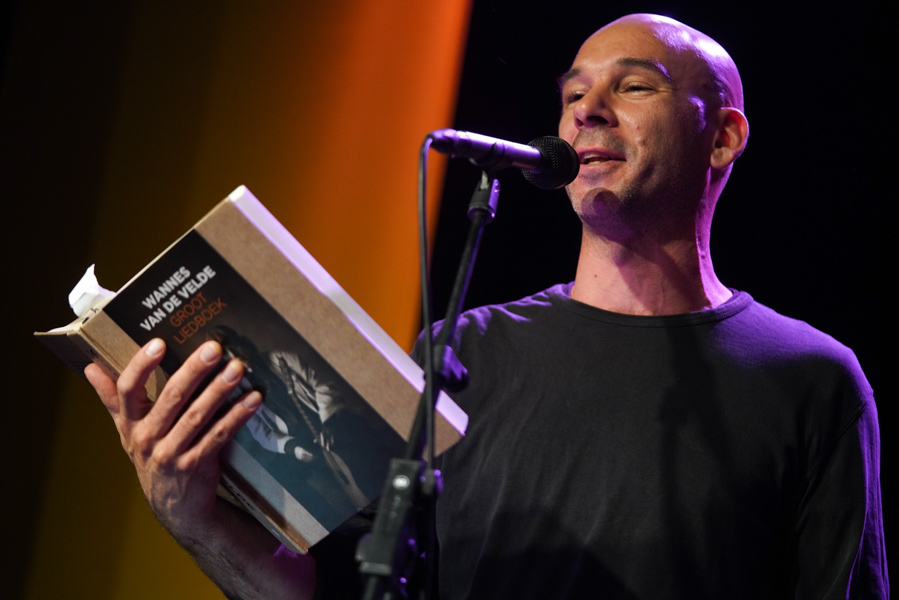 Luc Plompen zingt Wannes van de Velde