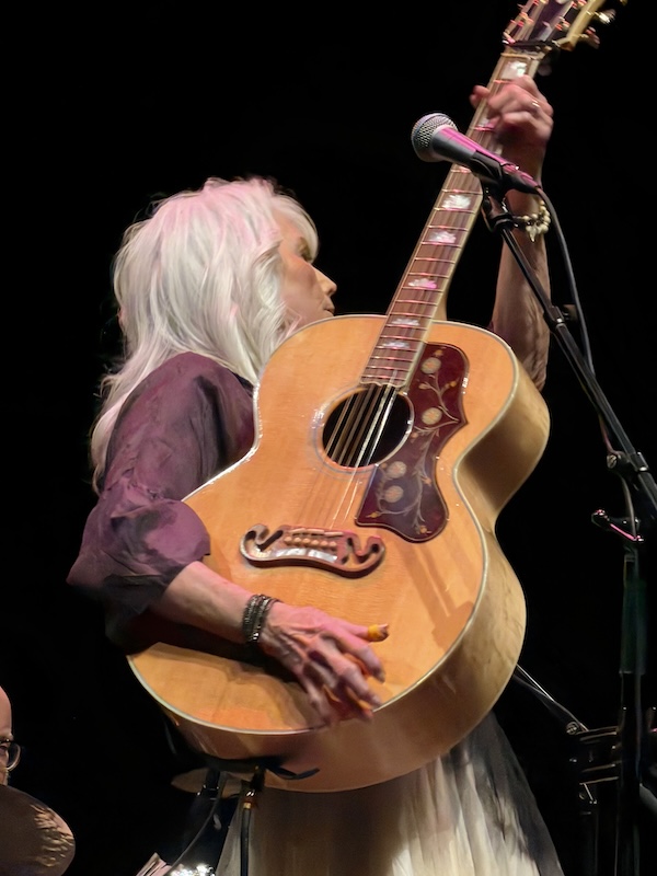 Emmylou Harris in actie, foto Arianne Knegt