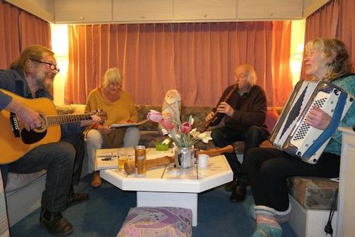 Folkcorn werkt aan het nieuwe album Folkcorn werkt aan het nieuwe album