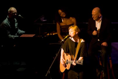 stevie ann, bart de win, izaline calister en gerard van maasakkers