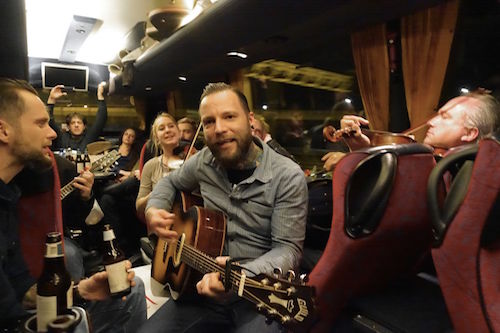 Jammen in de Bluegrassbus - foto Arianne Knegt Jammen in de Bluegrassbus - foto Arianne Knegt