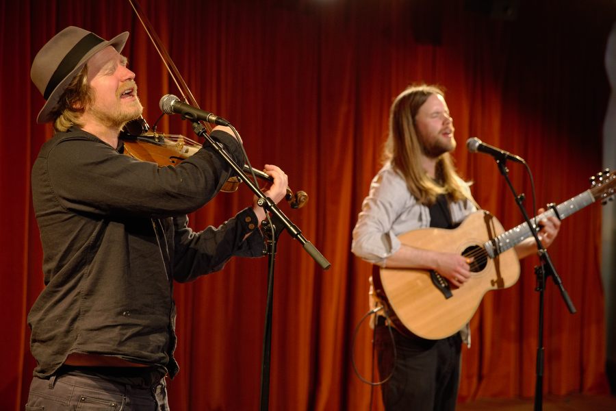 Aaron Catlow en Kit Hawes Aaron Catlow en Kit Hawes