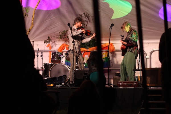 Loes en Honza op festival The Big Freezone in Dorset, foto Rob Clamp