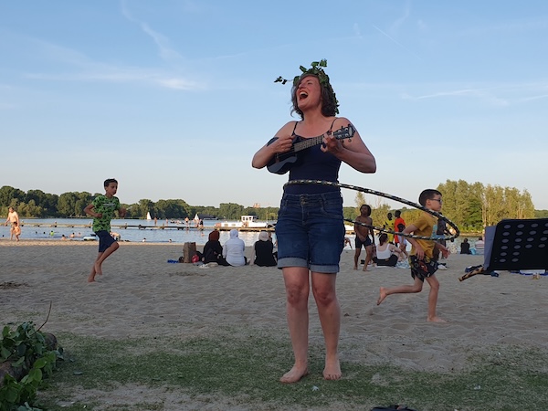 Stephanie Lehmann op de midzomerviering in Rotterdam, foto Honza Bartošek