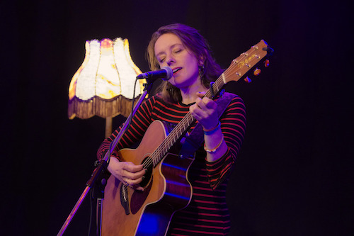 Margot Merah in 2019 bij Aidan's Songwriter Night in Eindhoven, foto Ronald Rietman