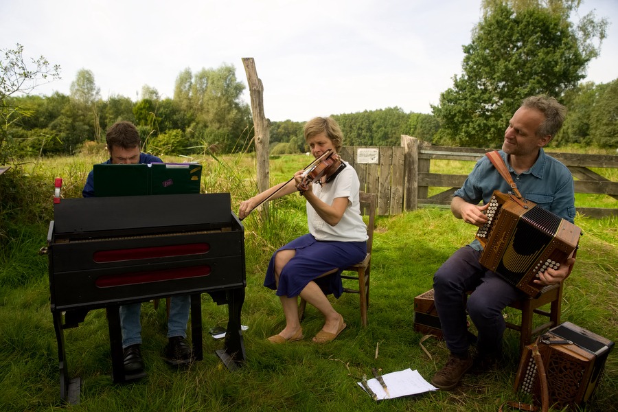 Naragonia Trio tijdens het kasteelrondje Nemerlaer, foto Ronald Rietman