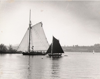 de clearwater en de woody guthrie op de hudson river, foto: mary gallenter