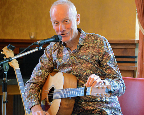 Sido Martens bij de cd-presentatie, foto Walter van Brakel