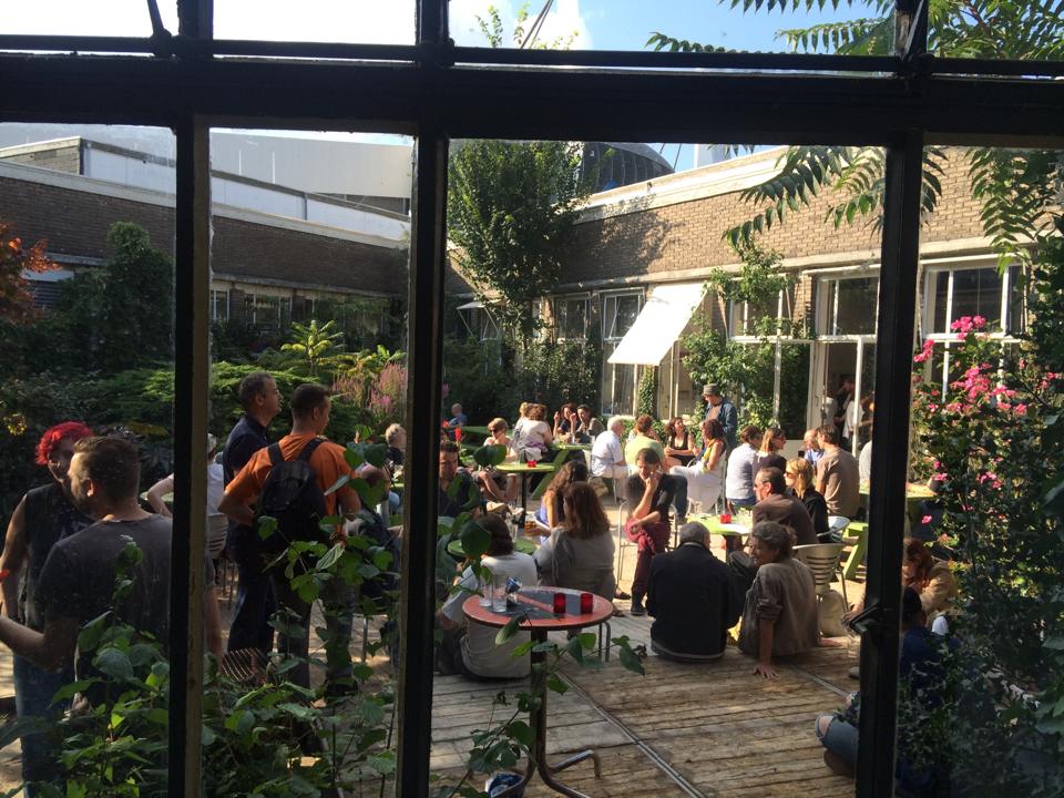 De sfeervolle tuin van het TAC De sfeervolle tuin van het TAC
